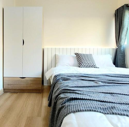 Joyful room