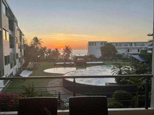 Karon Beach Large 2 bedrooms &amp; living room Seaview apartment