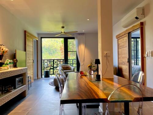 Kata Luxury Apartment Matriochka 2BR En-suite