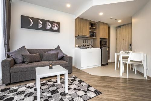 Laguna 1219: Garden View 1BR Oasis