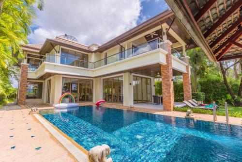 Laguna Home Golf View Pool Villa