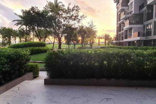 Laguna Skypark, 2 bedrooms &amp; large terrace with golf view