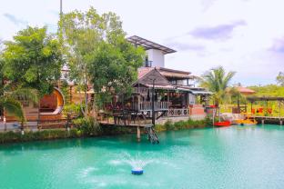 Lake House/Pool 5 BR 30Mins from Padang Besar