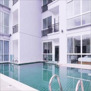 Lakeside - 2 bedroom Direct Pool Access
