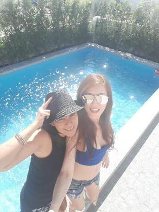 Lalita Pool Villa Huahin Occupies 15-20 people.
