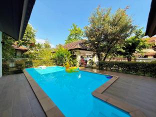 Lanna Poolside Villa