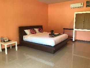Large Room w/ small Kitchen Garden View near Beach