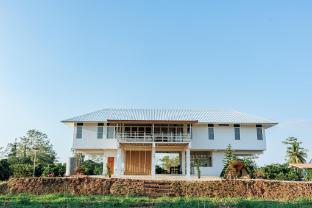 Lemon Riverside House