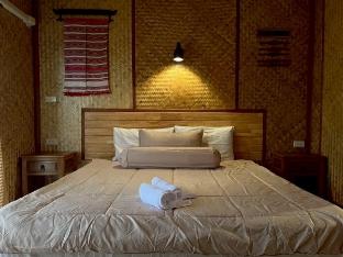 Lerchor Hostel &amp; Art Café