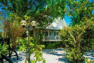 Luna Hut Resort
