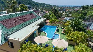 Luxury 4 bed detached villa, infinity pool, chef.