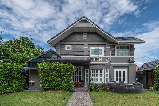 Luxury 4-bedroom Villa with Garden