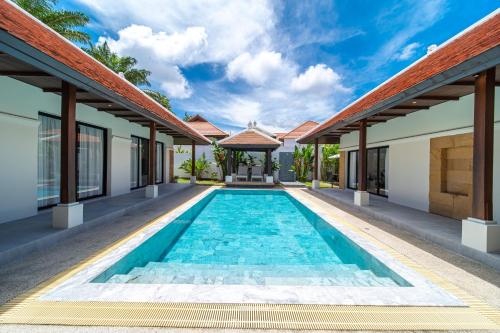 Luxury 4 Bedrooms 800 square meters of large space Private swimming pool private kitchen service Fam