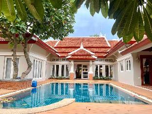 Luxury 4BR Pool Villa 300mBeach 2km walking street