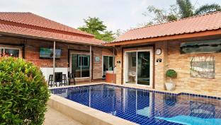 Luxury 6BR Private Pool Villa Near Pattaya Beach