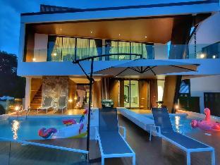 luxury lakeside boathouse pool villa Chiang Mai