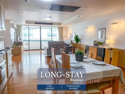 Luxury Modern 2BR 145 sqm - BTS Asok - Ultra Fast WiFi