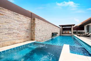 Luxury Pool Villa C16 / 4BR 8-10 persons / Karaoke