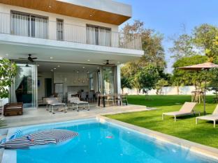 Luxury Pool Villa HUGE Garden w/ Kids Playground