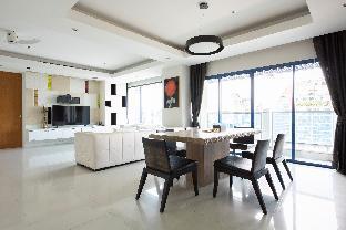 Luxury Private Residence 2BR / 300m to Chitlom