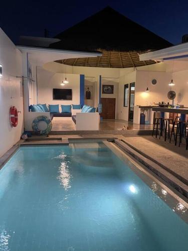 Magritte - Balinese Style Cosy Villa