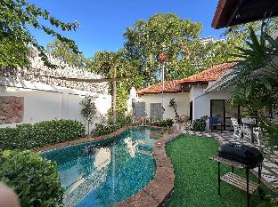 majestic residence 5 BR modern Villa,100m to beach