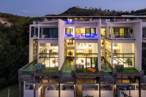 Master Peak H4 - Hillside Villa with Amazing Ocean Views