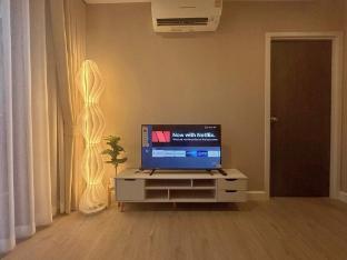 Metro luxe riverfront resort condo style