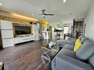 Modern 3-Bedroom Townhome Kamala
