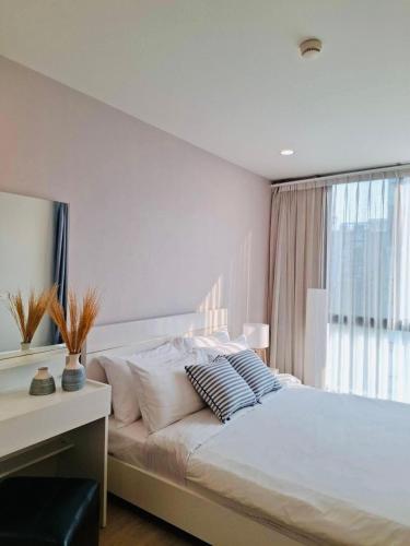Modern Condo in Nimman P605 by Pimolplace