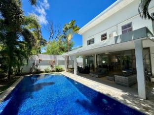 Modern Lovely Family Villa with own Pool