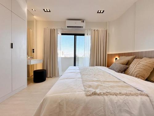 Modern Luxury Suite King-Bed &amp; for Easy Travel