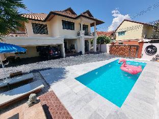 MoonHouse PoolVilla Large Family Accommodation Bang Saen
