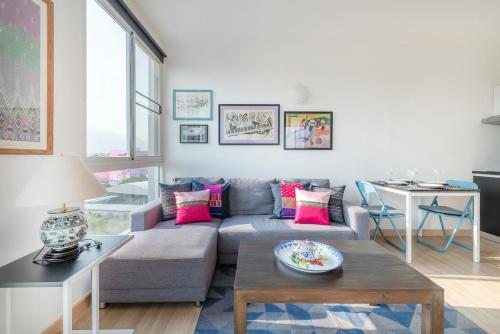 Mountain View Balcony, Blissful Local Living