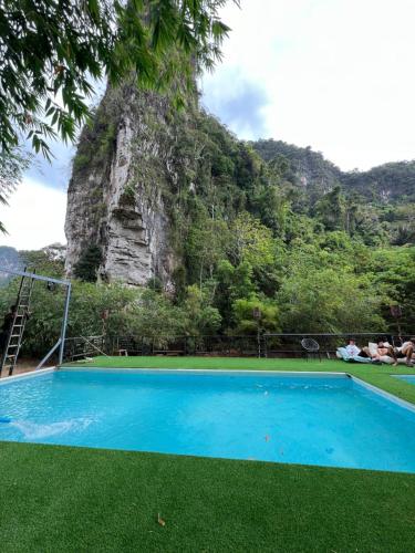 Mountain View Party Hostel