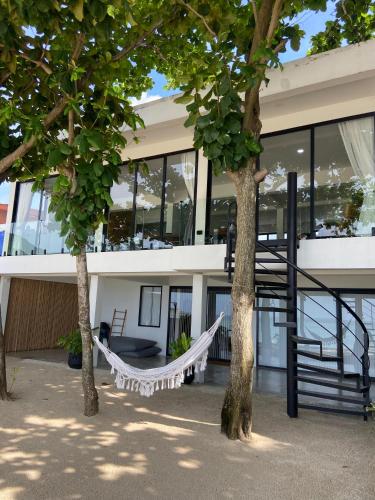 Muse&amp;Mingle Contemporary Beachfront Loft