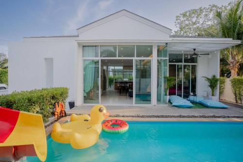 Near Beach Two Pool villa 2
