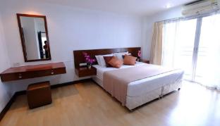 Near CentralWorld and Phloen Chit BTS 3 min walk