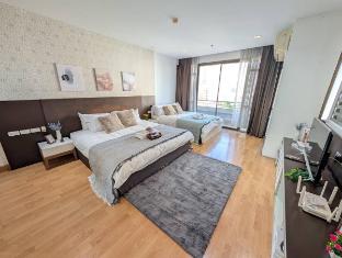 New Condo★★★ Premium Location 100m to Nana BTS ★★★