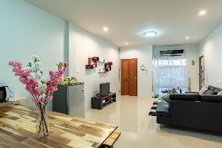 New home 5mins walk to Greenway night market
