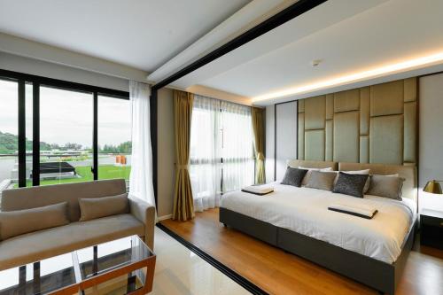 NEWLY RENOVATED apart in Mida Grande Resort by Phuket Sabay Rent - Surin Beachfront, Expansive Terra
