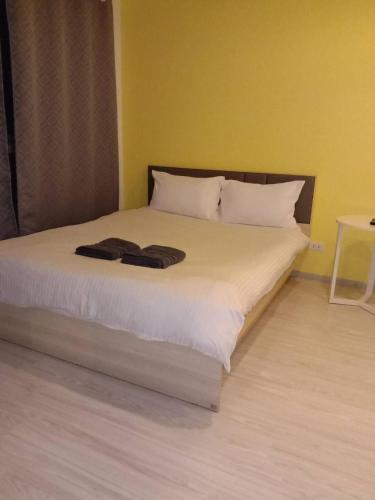 Next to BTS Bangna for 2 person