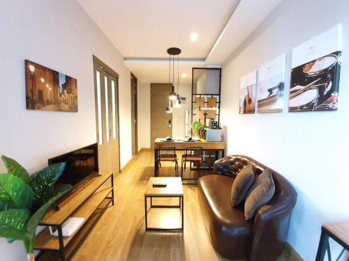 Nice Modern Condo in Nimmanhemin with Roof Top Pool