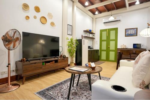 Nivas Wanit 2BR 1SFB Yaowarat MRT EntireHome 80SQM