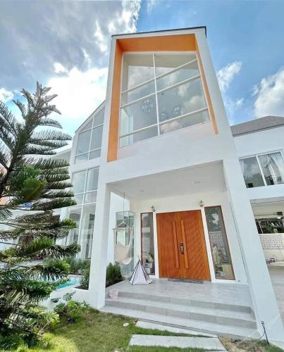 Nordic Villa 5BR Pool, Jacuzzi, Rooftop and More