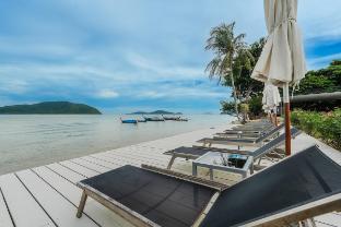 Oceanview Stay | Gym, Pool &amp; Walk to Beach C198