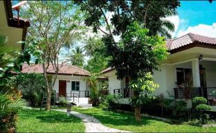 Olivia village pool house