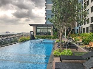 One bedroom condo next to Airport Link