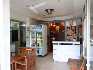 OYO 75494 President Apartment