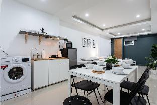P1 Silom Pan large room full kitchen WIFI 4-6pax